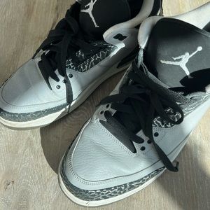 Jordan 3 Retro Wolf.